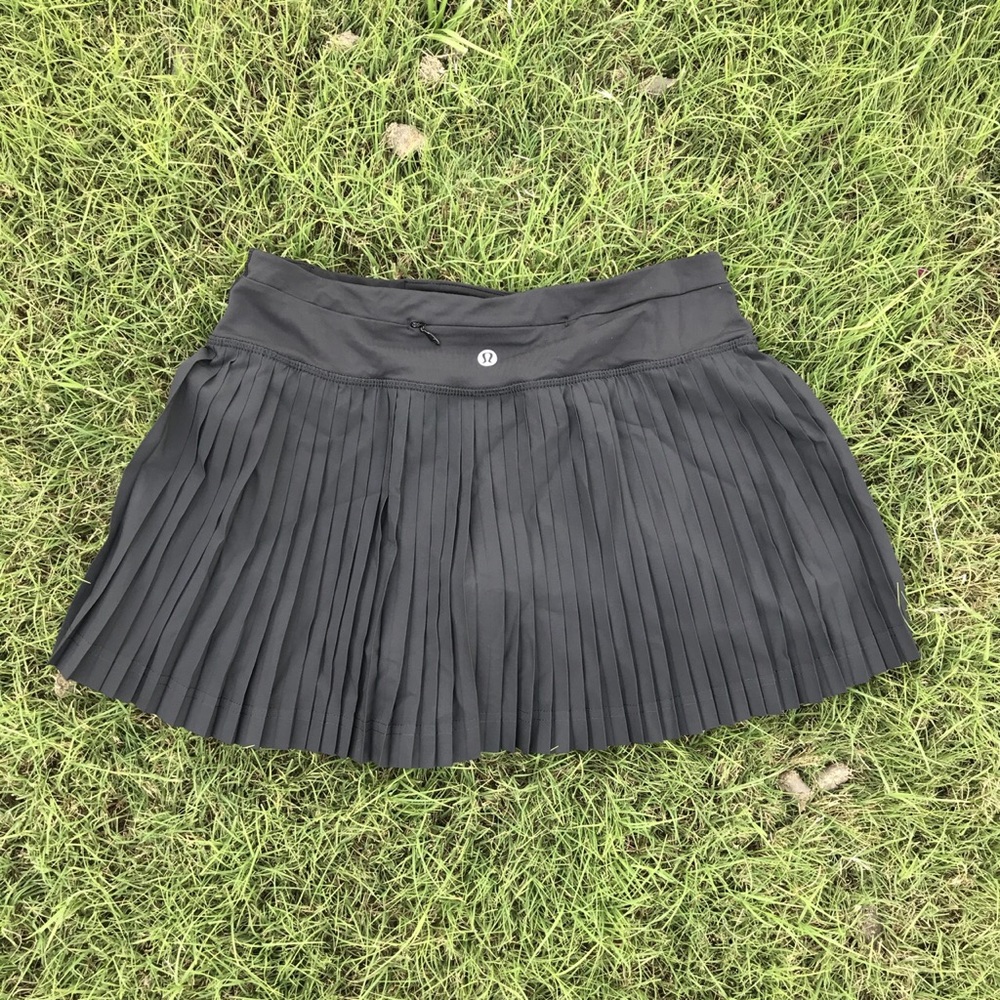 NWOT black pleated lululemon skirt